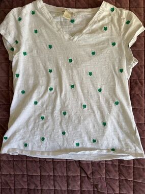 Cynthia Rowley White V-Neck Tee with Green Clover Embroidery Medium